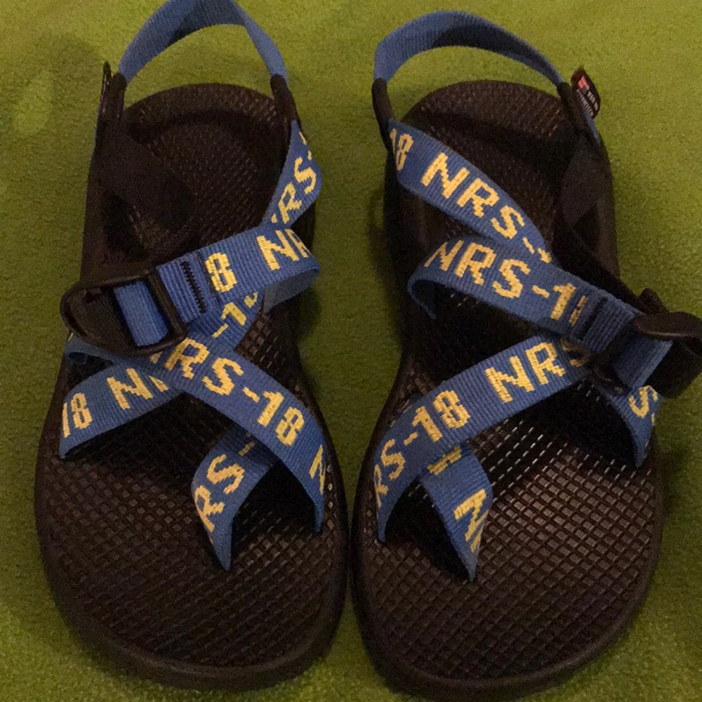 One toe loop Chacos